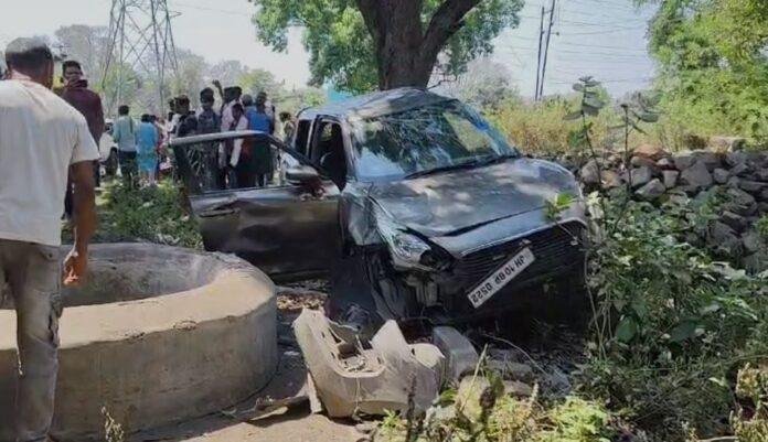 Dhanbad Breaking : कार और बाइक में आमने सामने भयंकर टक्कर, बाइक हुआ चूर-चूर...