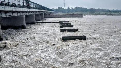 दिल्ली में यमुना का नजारा