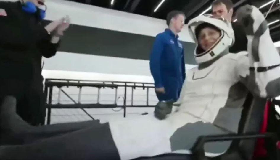 विजयी मुस्कान के साथ लौटीं Sunita Williams Sunita Williams Returns On Earth