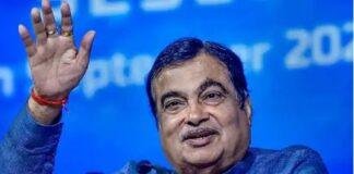 वरिष्ठ भाजपा नेता और केंद्रीय मंत्री महाराष्ट्र के अमरावती में एक कार्यक्रम में।