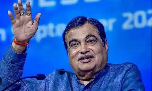 वरिष्ठ भाजपा नेता और केंद्रीय मंत्री महाराष्ट्र के अमरावती में एक कार्यक्रम में।