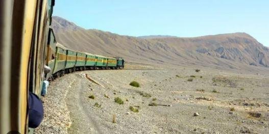 पाकिस्तान में ट्रेन हाईजैक