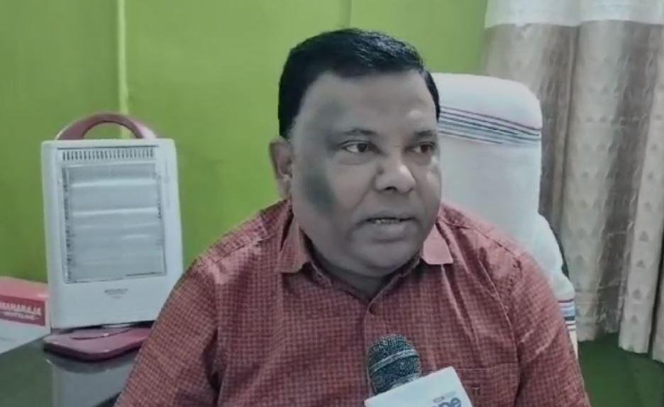 Dhanbad : शराब की बोतल पर प्रिंट से 5% अधिक की वसूली, भिड़ गए दुकानदार और ग्राहक फिर...