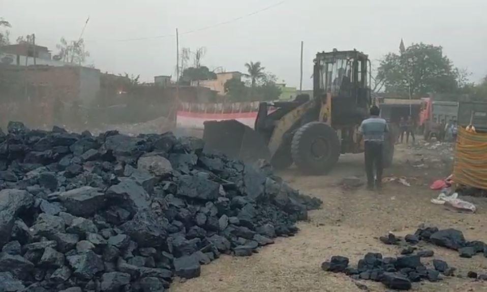 Bokaro : खनन विभाग की अचानक छापेमारी से मचा हड़कंप, भाग खड़े हुए तस्कर...