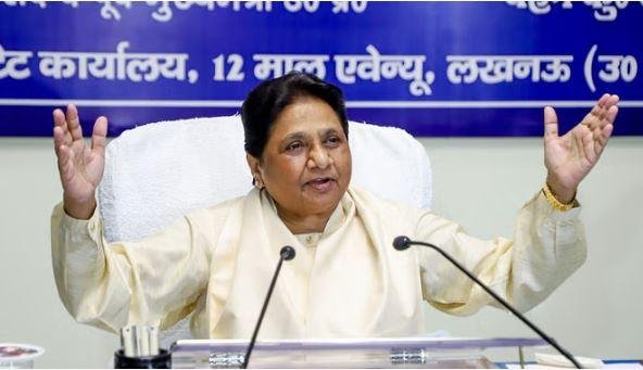 मीडिया से रूबरू हुईं पूर्व सीएम मायावती