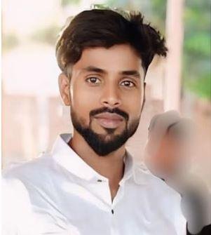 चंदौली में रविवार को ट्रेन की चपेट में आकरमृत फुटबॉलर प्रमोद की फाइल फोटो