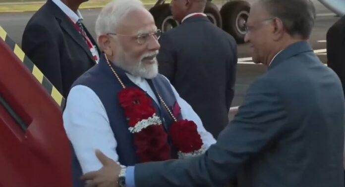 मॉरीशस में पीएम मोदी का भव्य स्वागत