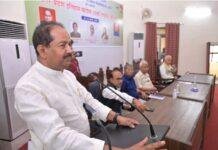 यूपी इतिहास कांग्रेस में बोलते प्रो. श्याम बिहारी लाल।