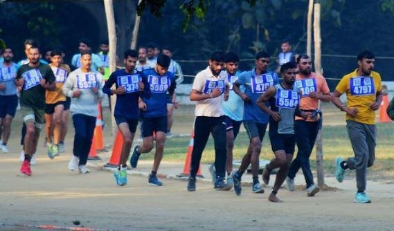 यूपी पुलिस भर्ती परीक्षा के लिए हुई दौड़ की पुरानी तस्वीर।