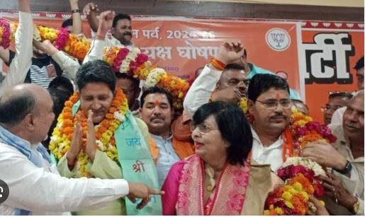 भाजपा ने यूपी में अपने 72 जिलाध्याक्षों की जारी की सूची, देखें किसके सिर सजा ताज... यूपी भाजपा ने जारी की नए जिलाध्यक्षों की सूची