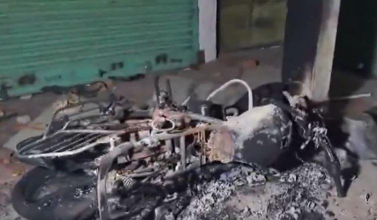 Giridih Clash : झड़प के बाद बाइक में लगाई आग