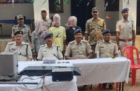 Mandar Robbery मामले का सनसनीखेज खुलासा, लाखों कैश के साथ तीन गिरफ्तार...
