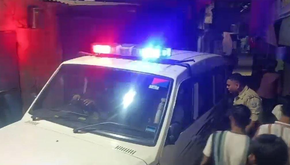 Dhanbad : इस विवाद में भिड़ गए दो पक्ष कि चल गया लाठी-डंडा, दो हो गए गंभीर... Dhanbad : मामले में पुलिस ने एक युवक को लिया हिरासत में