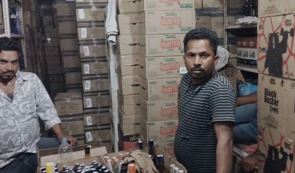 Dhanbad : शराब की बोतल पर प्रिंट से 5% अधिक की वसूली, भिड़ गए दुकानदार और ग्राहक फिर...