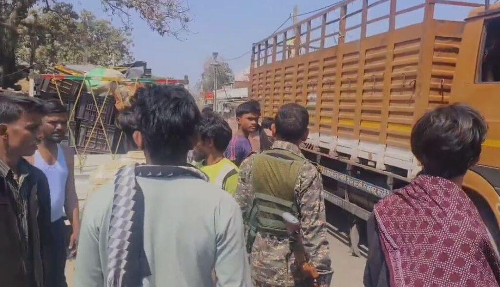 Giridih Accident : सब्जी लोड वाहन और बाईक में आमने-सामने भयंकर टक्कर...