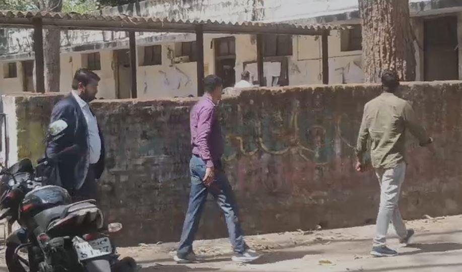 Ramgarh CBI Raid : सीसीएल अरगड्डा क्षेत्र में ताबड़तोड़ सीबीआई की छापेमारी से मचा हड़कंप, पीओ, सेफ्टी ऑफिसर सहित... Ramgarh CBI Raid : छापेमारी के दौरान सीबीआई की टीम