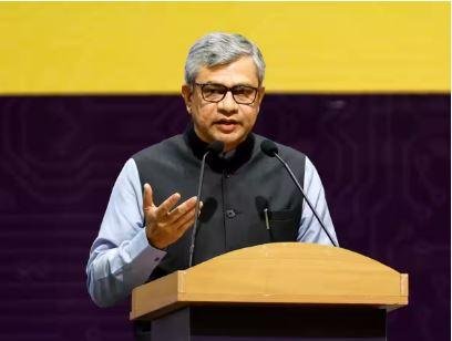 अश्विनी वैष्णव : ट्रेन में अब वरिष्ठ नागरिकों, महिलाओं और विकलांगों को पहले मिलेगा लोअर बर्थ रेल मंत्री अश्विनी वैष्णव