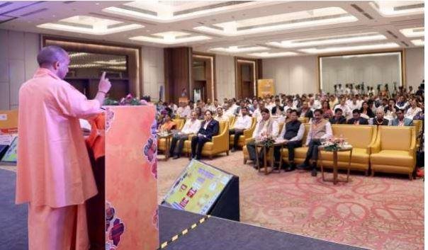 लखनऊ के इनवेस्टर्स मीट में सीएम योगी