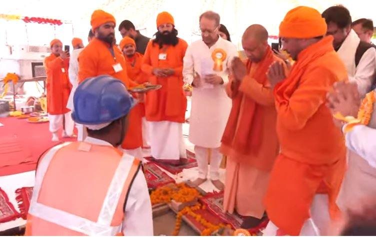 CM Yogi ने यूपी को बताया बड़ा मार्केट
