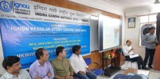 वाराणसी के माइक्रोटेक कॉलेज के इंडक्शन मीट में वक्तागण।