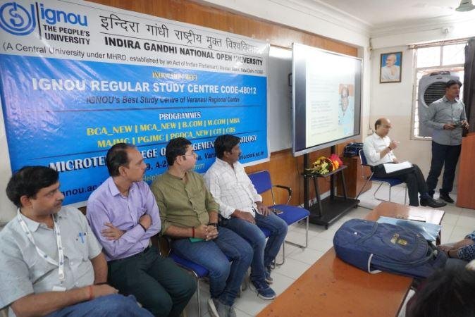 वाराणसी के माइक्रोटेक कॉलेज के इंडक्शन मीट में वक्तागण।