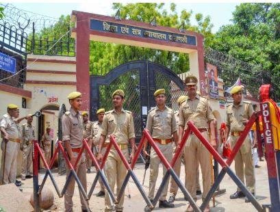 वाराणसी कोर्ट ने जमीन पट्टा फर्जीवाड़े में पूर्व ग्राम प्रधान समेत 13 को भेजा जेल, 30 साल बाद हुआ फैसला वाराणसी कोर्ट