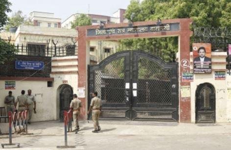 वाराणसी कोर्ट ने जमीन पट्टा फर्जीवाड़े में पूर्व ग्राम प्रधान समेत 13 को भेजा जेल, 30 साल बाद हुआ फैसला वाराणसी कोर्ट