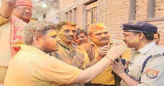 संभल में ऐसे मनी होली