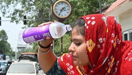 मौसमी मिजाज ने गर्मी के दिखाए तेवर, यूपी से लेकर दिल्ली तक में बढ़ी तपिश देश में भीषण गर्मी का दौर शुरू होने के संकेत।