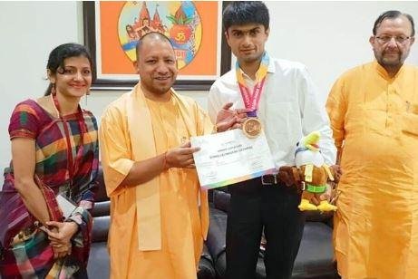 ओलिंपियन मेडलिस्ट IAS को भारत सरकार ने बनाया ज्वाइंट सेक्रेटरी 3 22Scope News सीएम योगी संग आईएएस सुहास