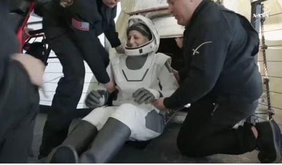 विजयी मुस्कान के साथ लौटीं Sunita Williams Sunita Williams Returns On Earth