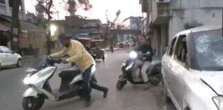 हिंसा के बाद वाली सुबह मंगलवार को नागपुर के सड़कों की तस्वीर
