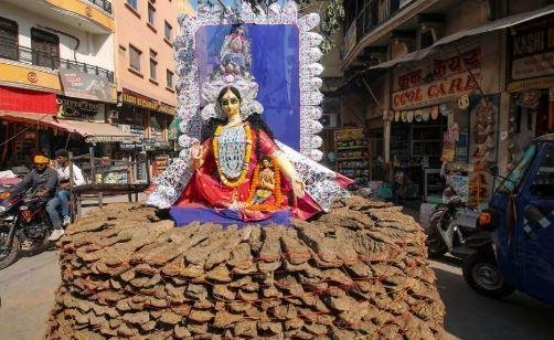 होलिका की प्रतिमाएं चांडालिनी-भक्त प्रह्लाद को मारने वाली के रूप में हुईं स्थापित होलिका दहन की तैयारी