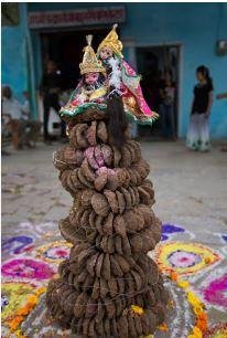 होलिका की प्रतिमाएं चांडालिनी-भक्त प्रह्लाद को मारने वाली के रूप में हुईं स्थापित होलिका दहन की तैयारी