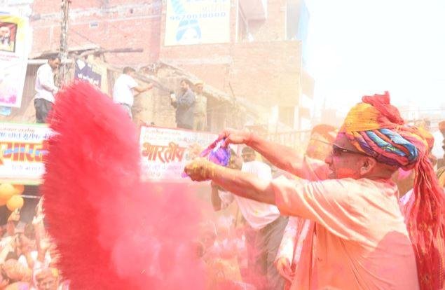 CM Yogi : होली ने भी अब सनातन विरोधियों को दे दिया जवाब होली पर गोरखपुर में सीएम योगी