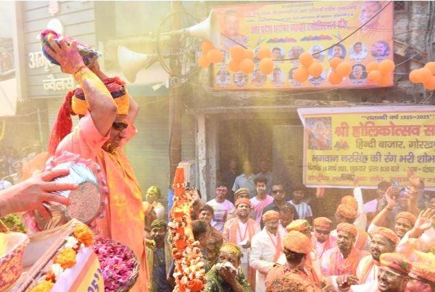 CM Yogi : होली ने भी अब सनातन विरोधियों को दे दिया जवाब होली पर गोरखपुर में सीएम योगी