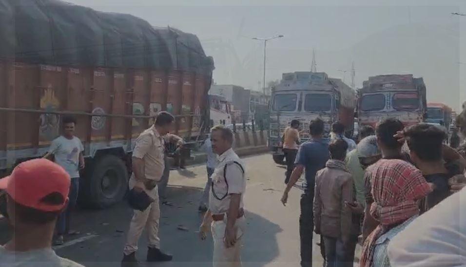 Breaking : राहत कार्य में जुटी पुलिस