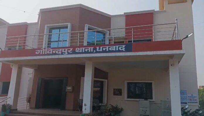 Dhanbad Crime : सास के अंतिम संस्कार में गए थे, घर पर लाखों की संपत्ति पर हाथ साफ कर...