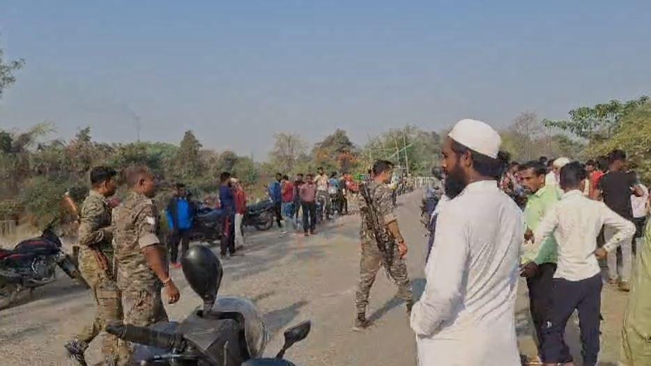 Dhanbad Breaking : क्लिंकर लोड ट्रक ने साईकिल सवार को रौंदा, दर्दनाक मौत... Dhanbad Breaking : राहत कार्य में जुटी पुलिस