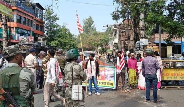 Ranchi Band के दौरान कानून तोड़ने वालों की खैर नहीं-सिटी एसपी की चेतावनी... Ranchi Band के दौरान सड़क जाम करते समाज के लोग