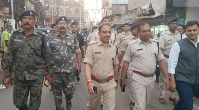 Giridih : हाई अलर्ट मोड में प्रशासन, ईद और रामनवमी पर्व को लेकर को फ्लैग मार्च...
