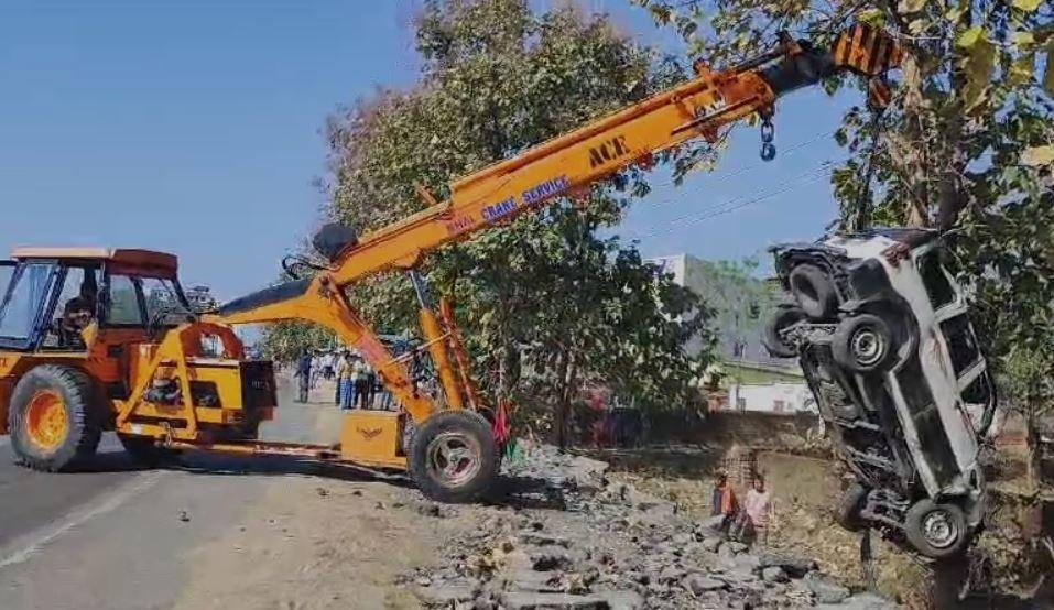 Bokaro Accident : बारातियों से भरी स्कॉर्पियो हाईवे पर दुर्घटनाग्रस्त, कई घायल...