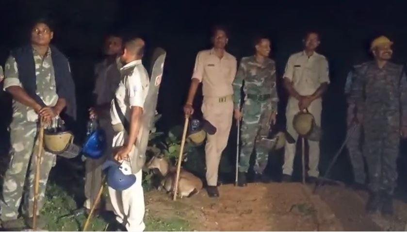 Saraikela : घटना के बाद भारी पुलिस फोर्स की तैनाती