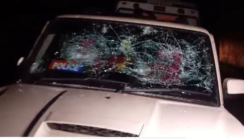 Saraikela : घटना के बाद क्षतिग्रस्त पुलिस वाहन