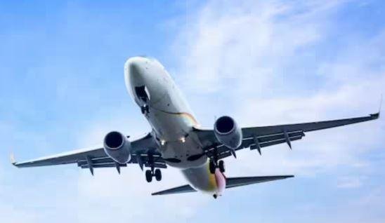 Indigo की फ्लाइट में मच्छरों का आतंक: यात्रियों ने वीडियो साझा कर दर्ज कराई शिकायत