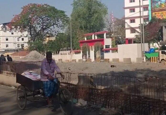 सिरमटोली फ्लाईओवर रैंप पर आदिवासी समाज का विरोध तेज, भारी पुलिस बल की तैनाती के बीच आज निर्णायक बैठक