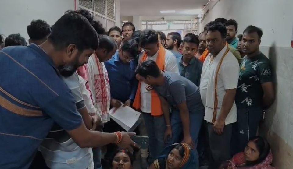 Bokaro : गैस की चपेट में आने से वेदांता इलेक्ट्रोस्टील में ठेका कर्मी की मौत, परिजनों ने...