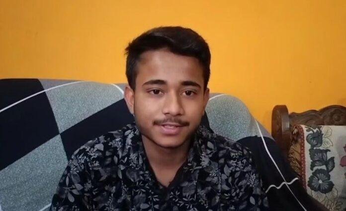 ICSE 10th Result 2025 : मैकेनिक का बेटा बना जिला टॉपर, परिवार में अपार हर्ष...