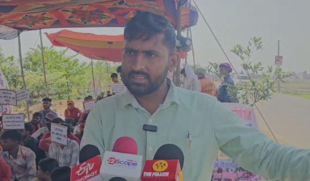 Hazariabgh : एनटीपीसी कार्यालय के सामने धरना-प्रदर्शन, कट ऑफ डेट बढ़ाए नहीं तो... Hazariabgh : अगर नहीं माने तो होगा उग्र आंदोलन