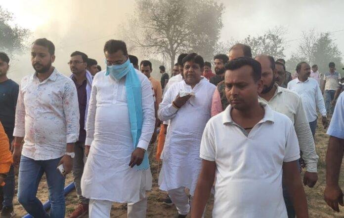 भुचुंगडीह में कोयले की अवैध खदान में लगी आग का निरीक्षण करने पहुंचे सांसद मनीष जायसवाल